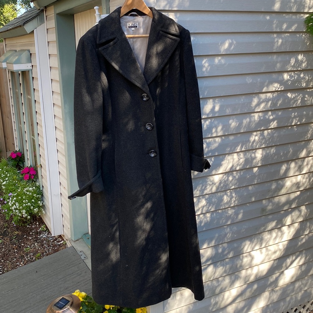 Vintage charcoal trench virgin wool. Very warm but comfortable to wear